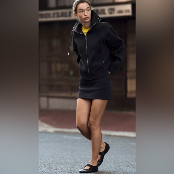 Zara Jackets & Blazers - ZARA PIQUÉ ZIP-UP JACKET
Color: DARK NAVY * Size: XS-S